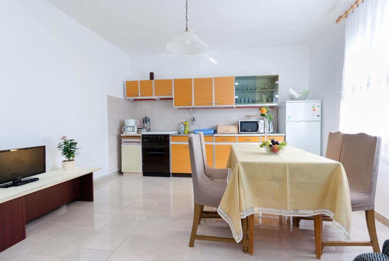 Apartment Milan Сень Екстер'єр фото