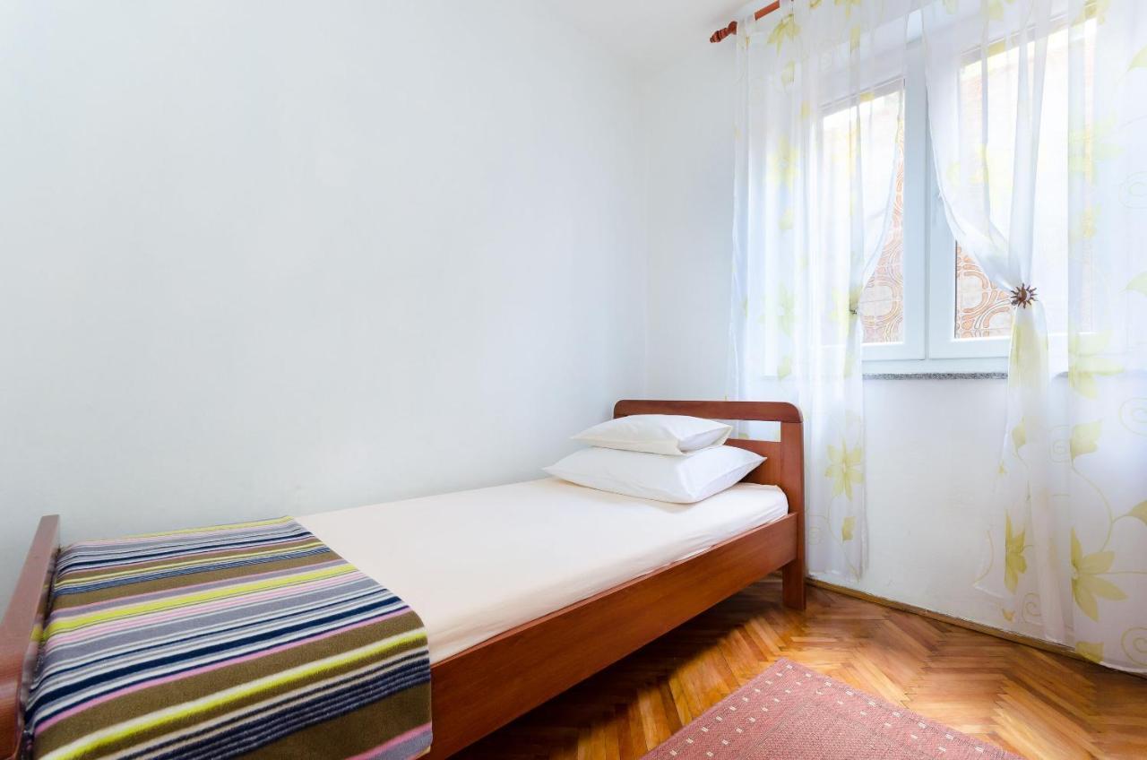 Apartment Milan Сень Екстер'єр фото