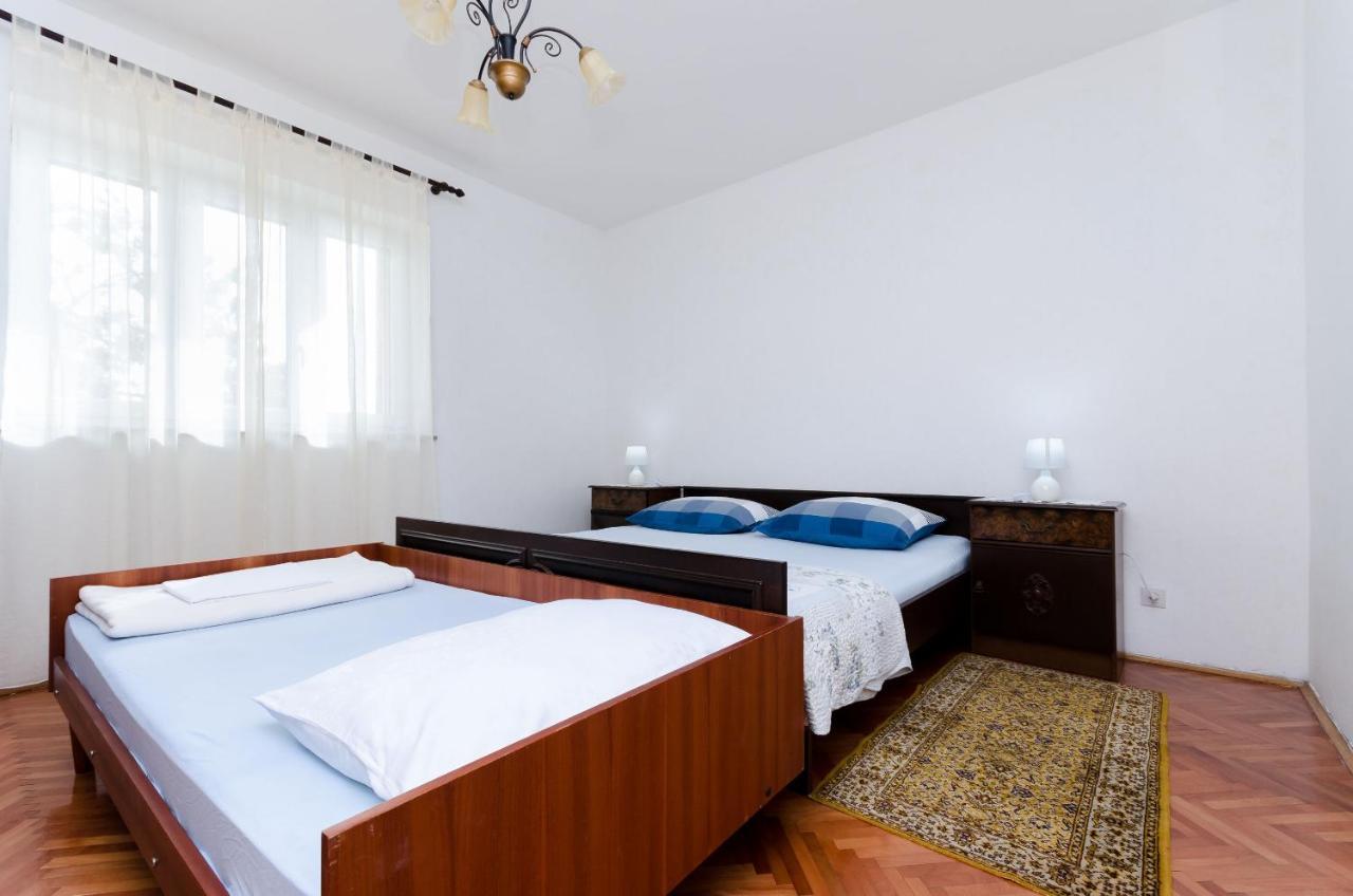 Apartment Milan Сень Екстер'єр фото
