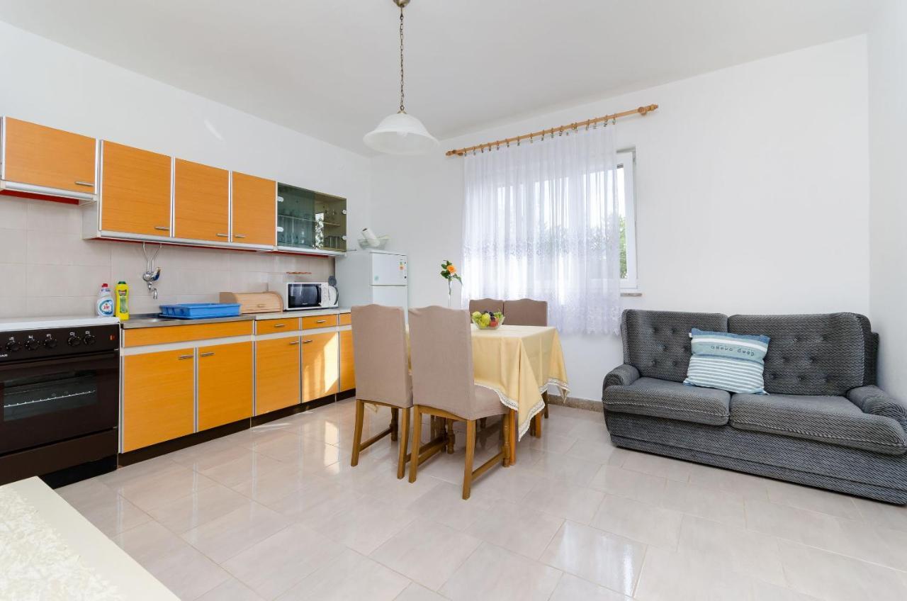 Apartment Milan Сень Екстер'єр фото