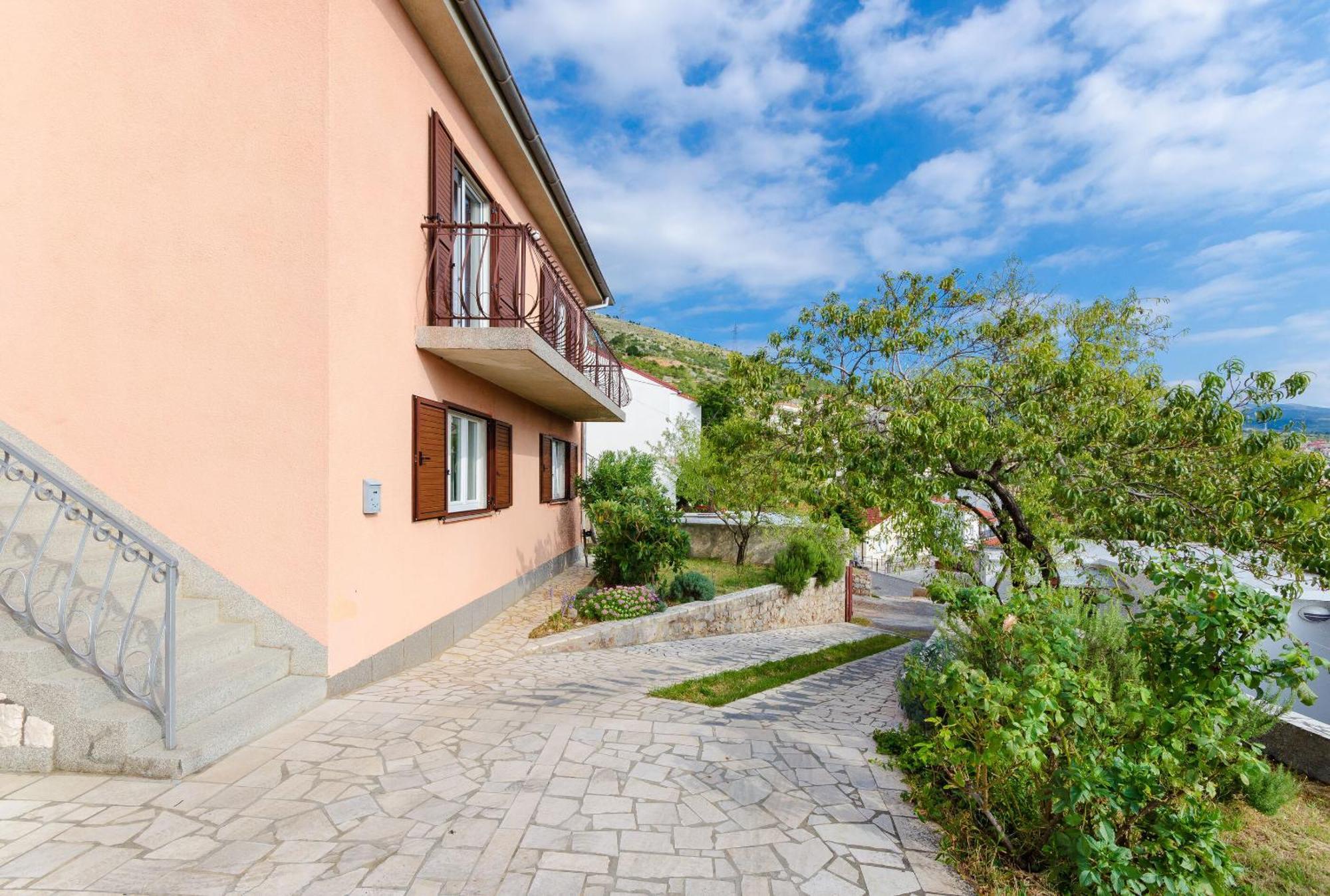 Apartment Milan Сень Екстер'єр фото