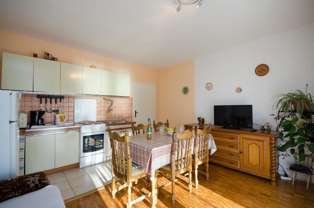 Apartment Milan Сень Екстер'єр фото
